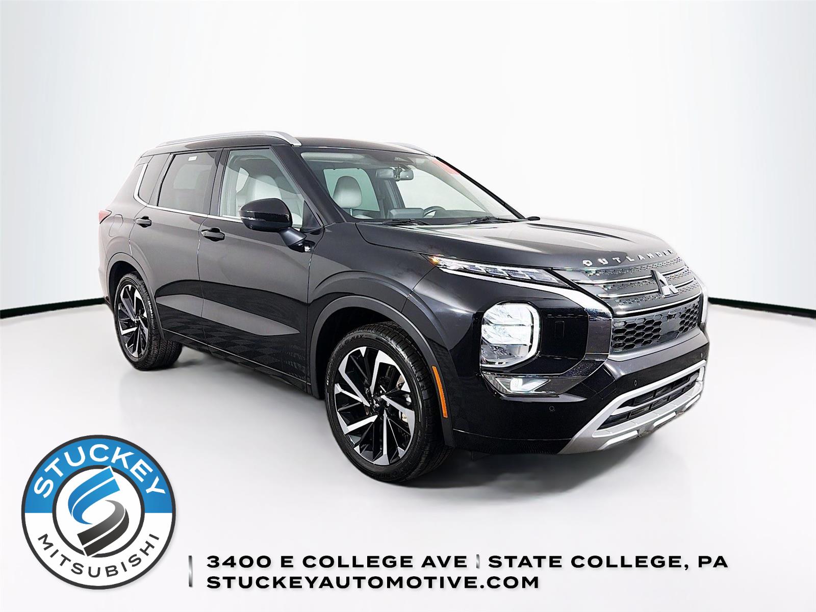 Labrador Black Pearl 2023 Mitsubishi Outlander SEL S-AWC SUV / Crossover All-Wheel Drive Continuously Variable Transmission