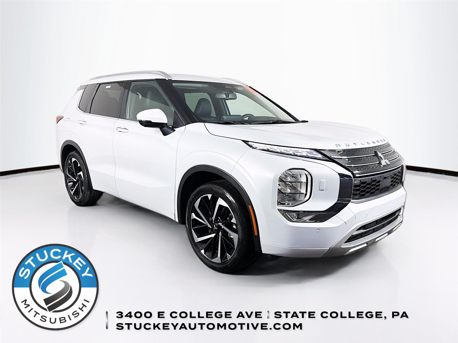 White 2024 Mitsubishi Outlander SEL S-AWC SUV / Crossover All-Wheel Drive Continuously Variable Transmission