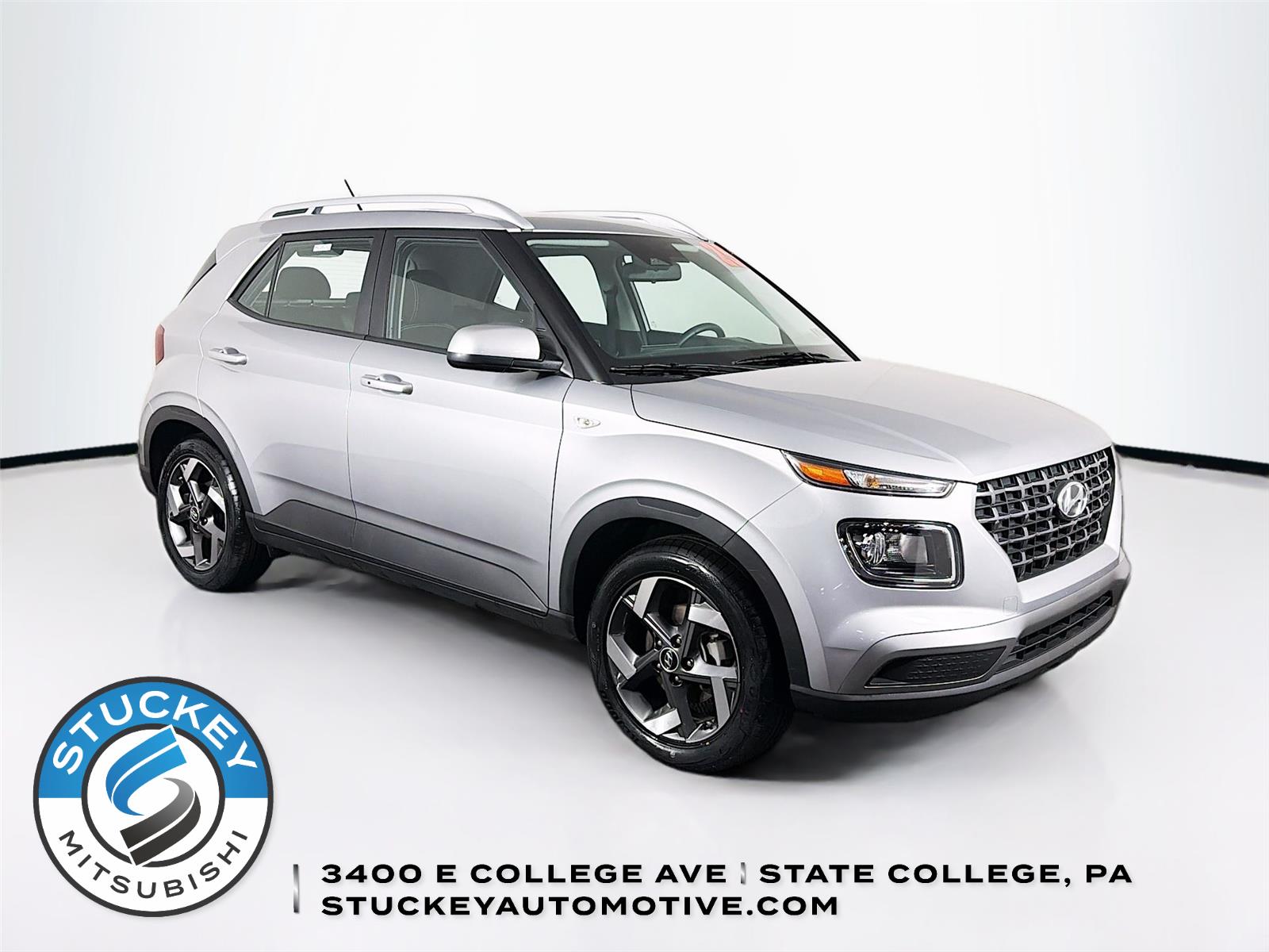 Shimmering Silver 2025 Hyundai Venue SEL FWD SUV / Crossover Front-Wheel Drive Continuously Variable Transmission