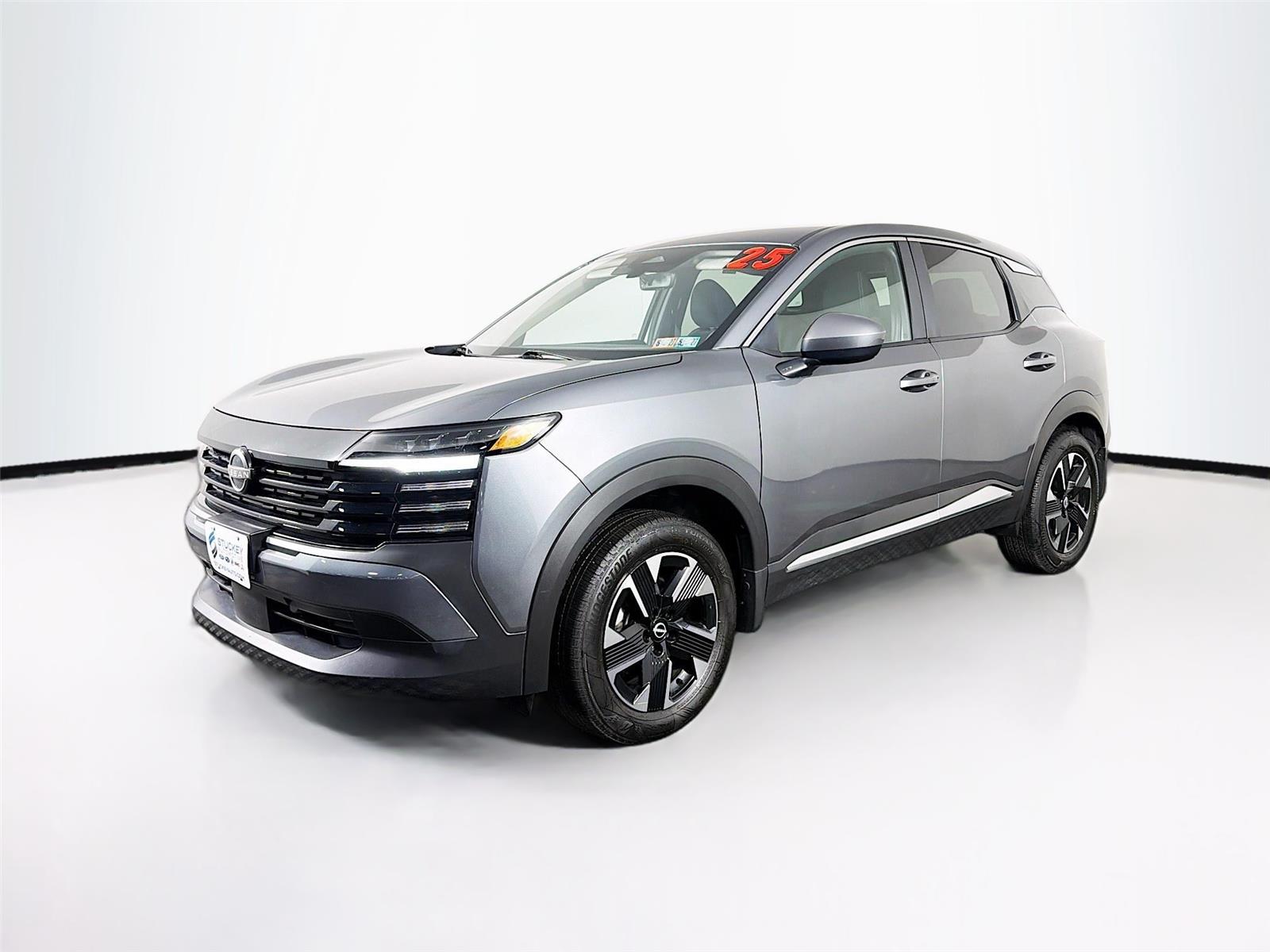 View vehicle photo 3