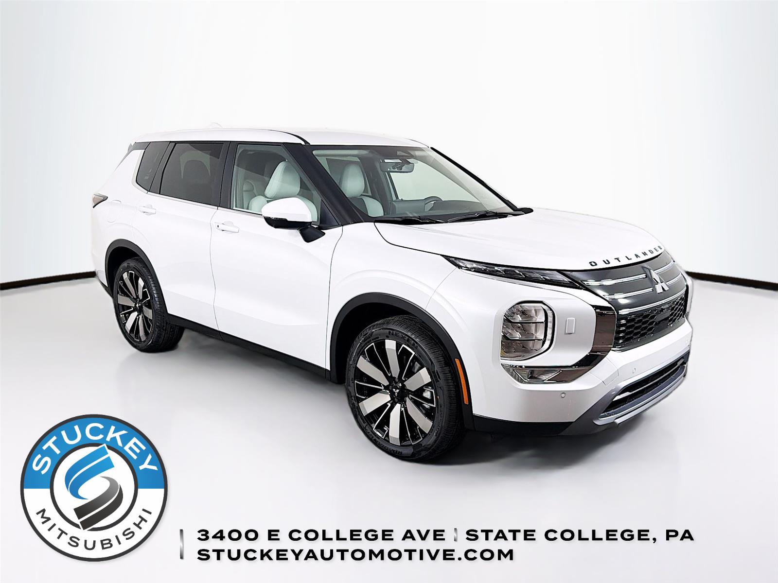 White Diamond 2026 Mitsubishi Outlander SUV / Crossover Front-Wheel Drive Continuously Variable Transmission