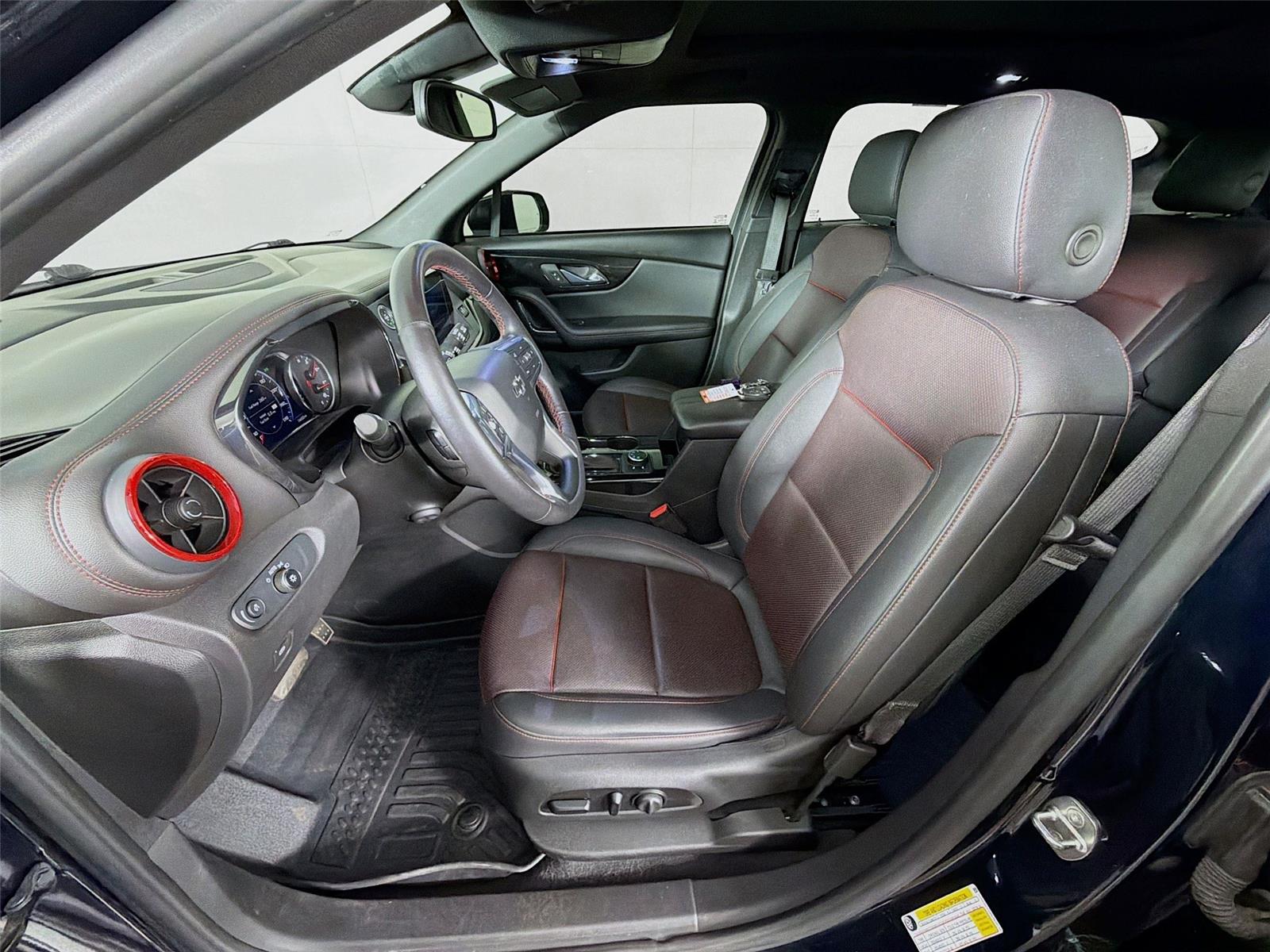 View vehicle photo 2