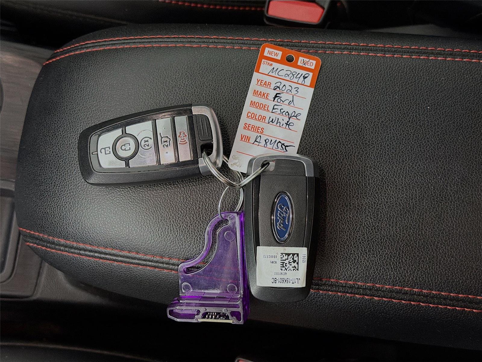 View vehicle photo 4