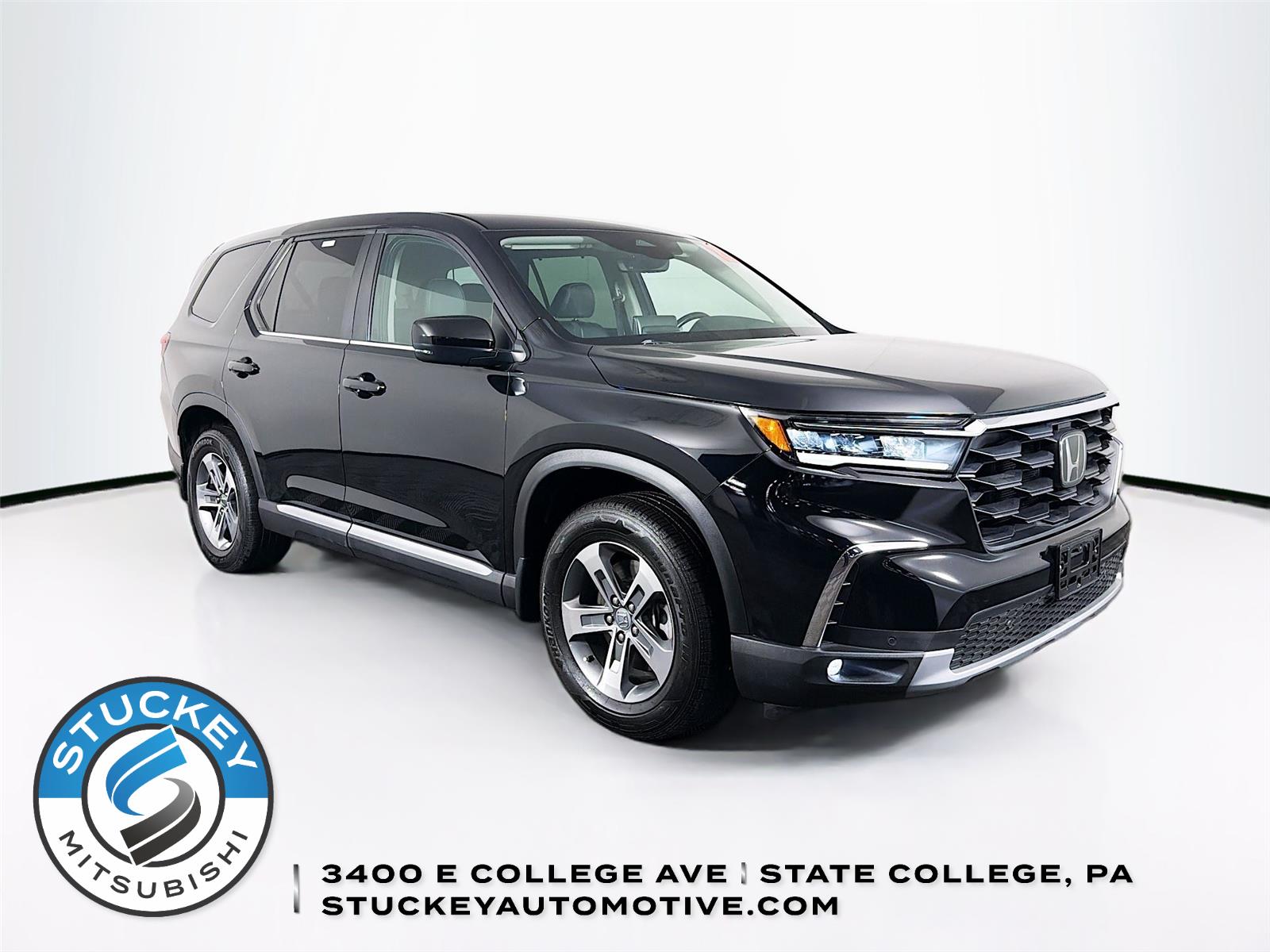Crystal Black Pearl 2023 Honda Pilot SUV / Crossover Front-Wheel Drive Automatic