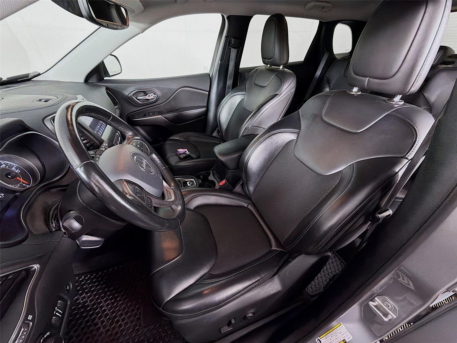 View vehicle photo 2