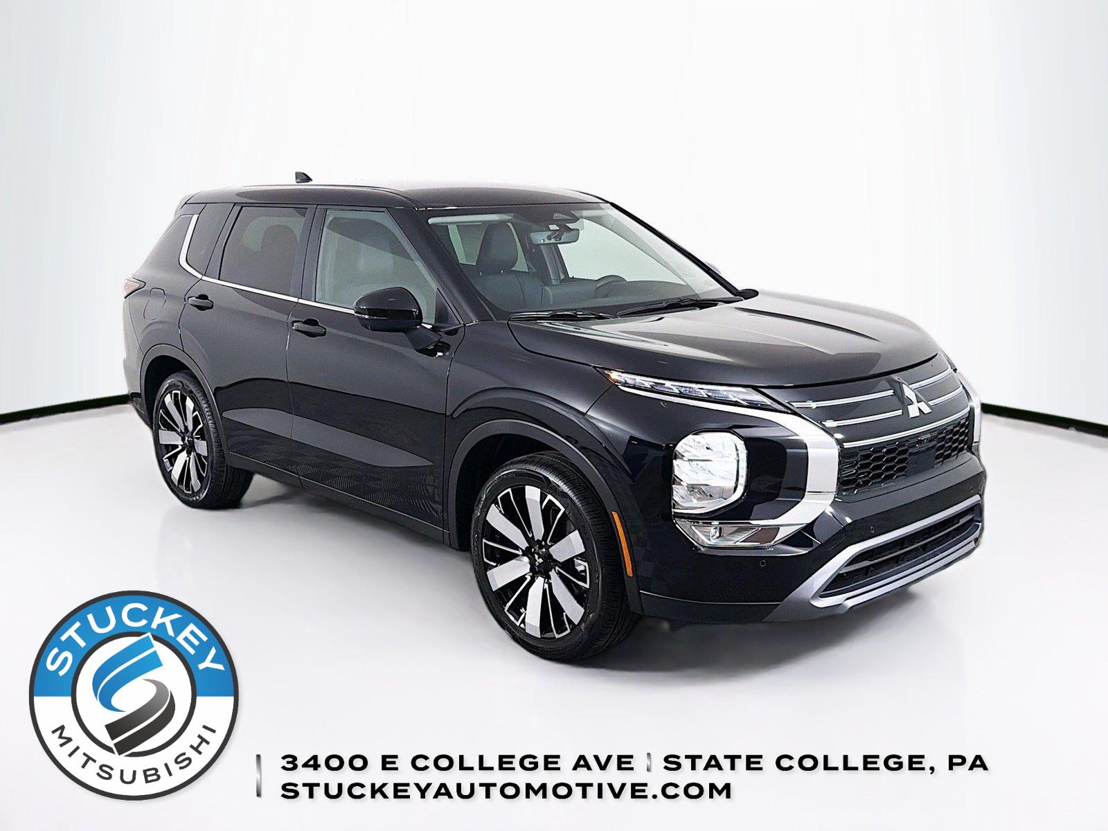 Labrador Black Pearl 2026 Mitsubishi Outlander SUV / Crossover Front-Wheel Drive Continuously Variable Transmission