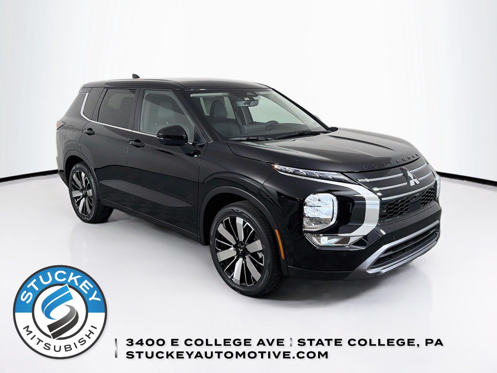 Labrador Black Pearl 2026 Mitsubishi Outlander SUV / Crossover Front-Wheel Drive Continuously Variable Transmission