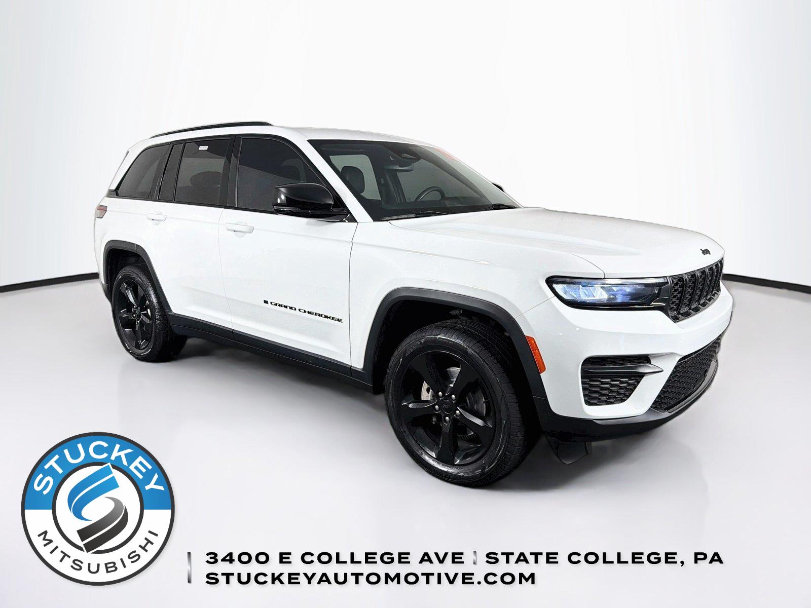 Bright White Clearcoat 2023 Jeep Grand Cherokee SUV / Crossover Four-Wheel Drive 8-Speed Automatic