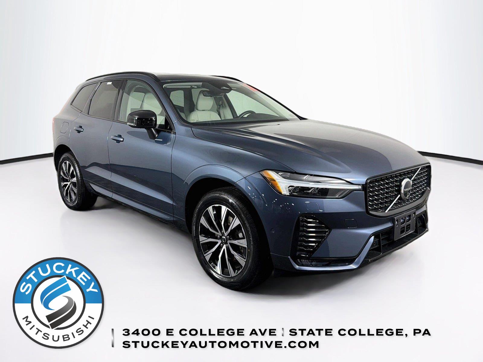 2024 Volvo XC60 B5 Plus Dark Theme AWD