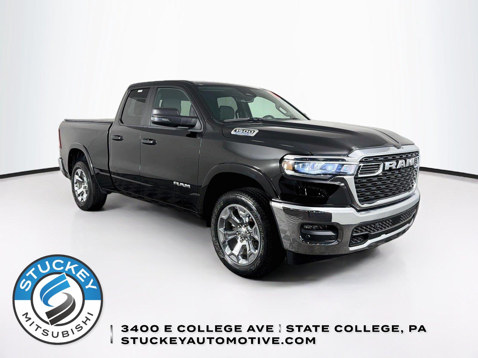 Diamond Black Crystal Pearlcoat 2025 RAM 1500 Pickup Truck Four-Wheel Drive 8-Speed Automatic