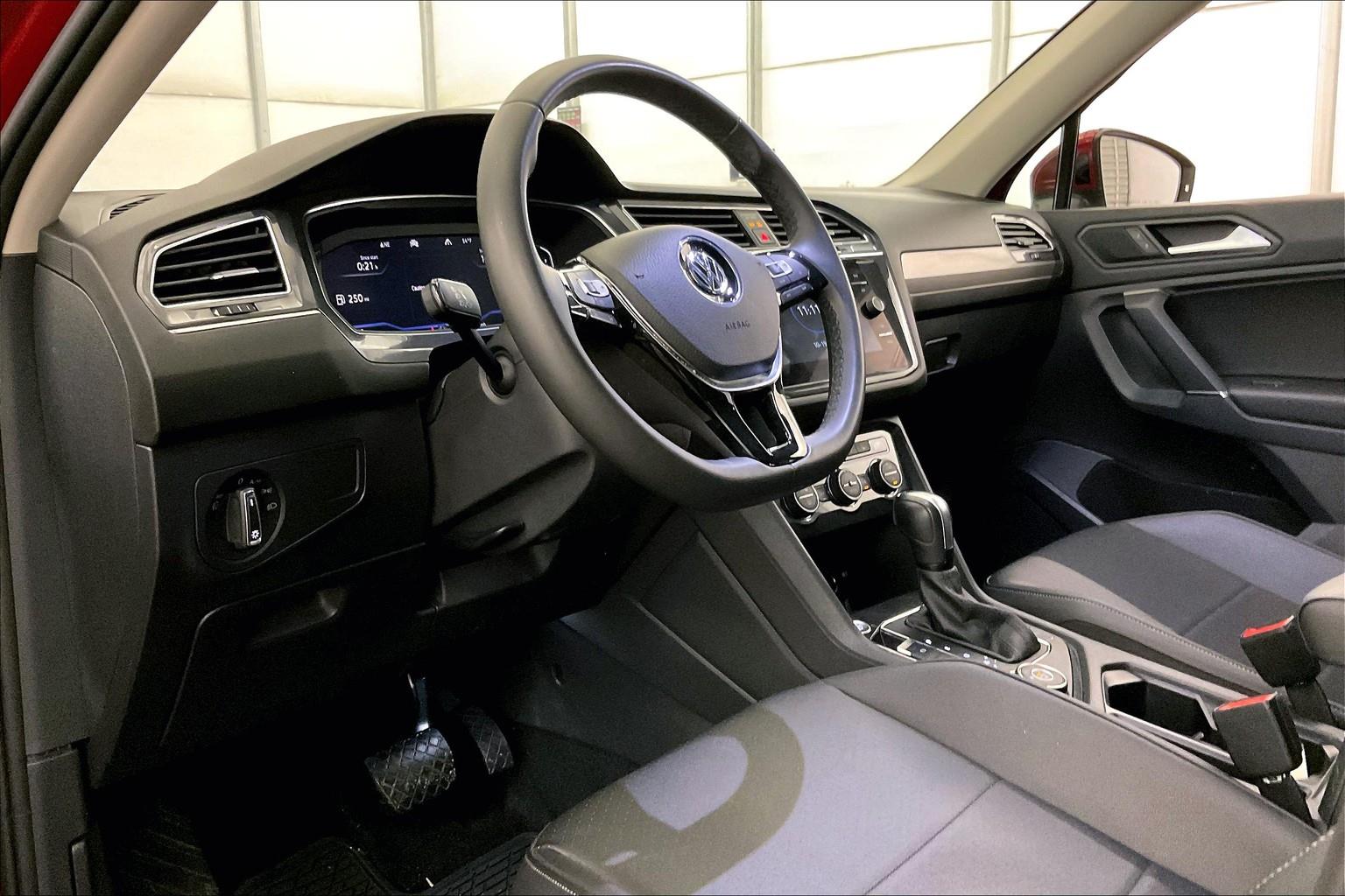 VW Tiguan Mk2 Dash Cluster & Interior Look Around 