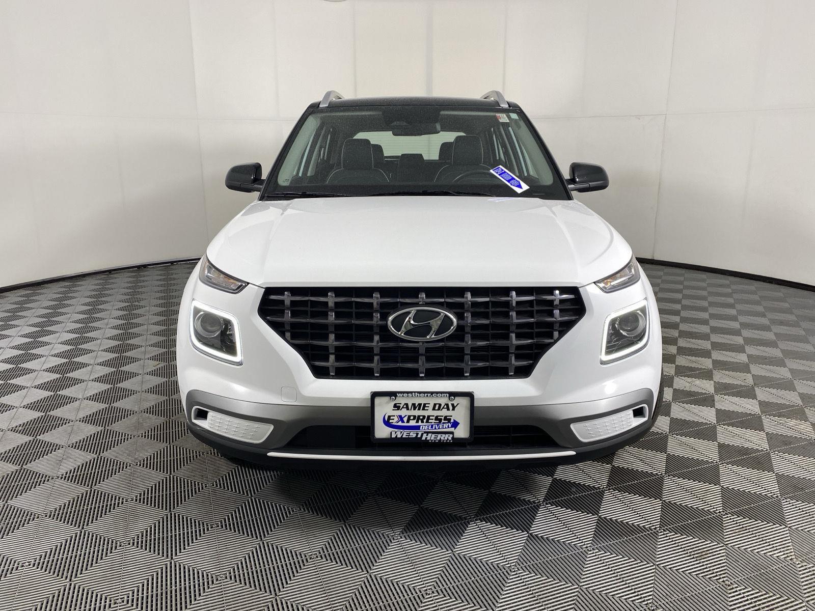 Used 2023 Lunar White Hyundai Limited image 2