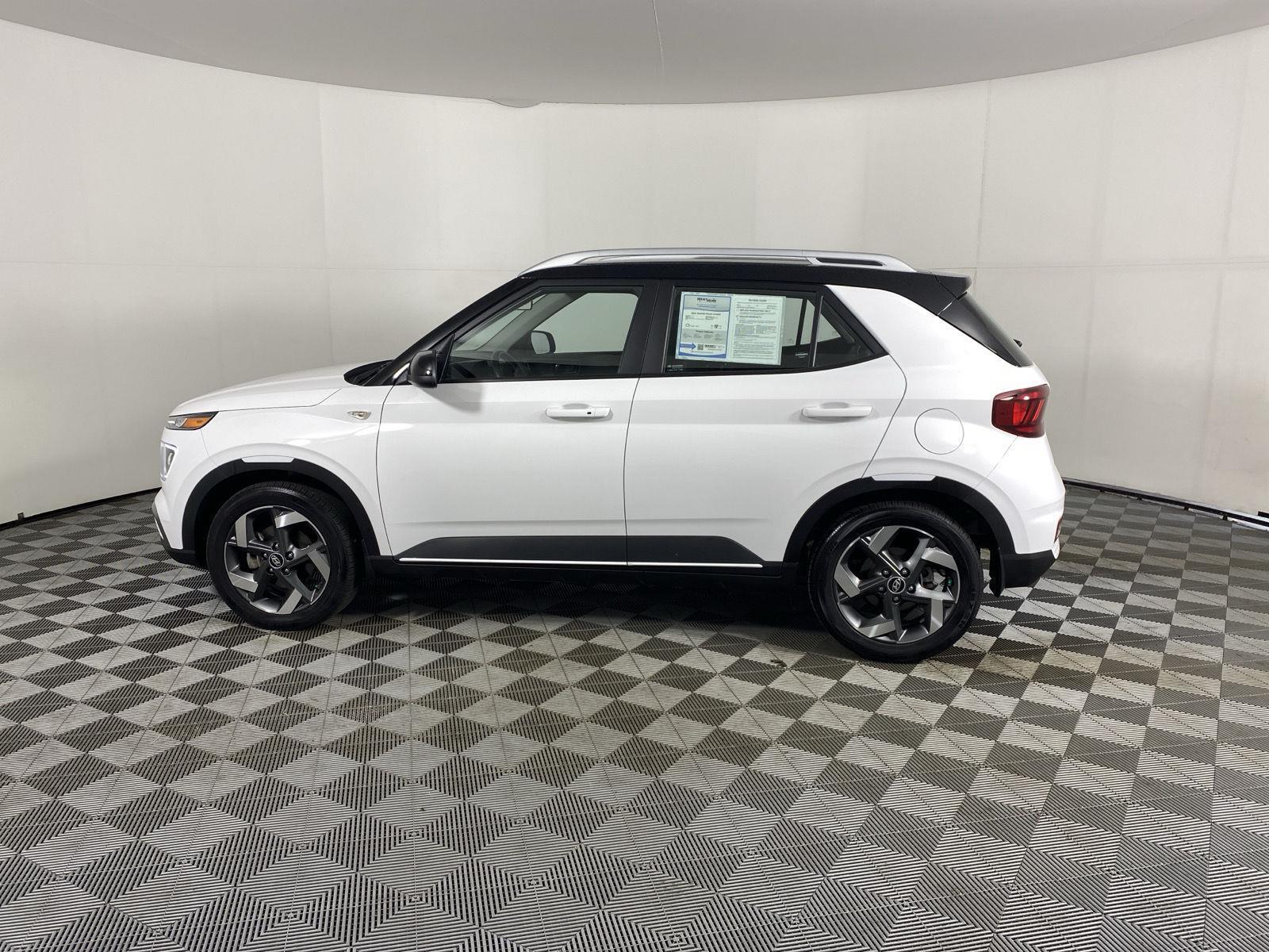 Used 2023 Lunar White Hyundai Limited image 4