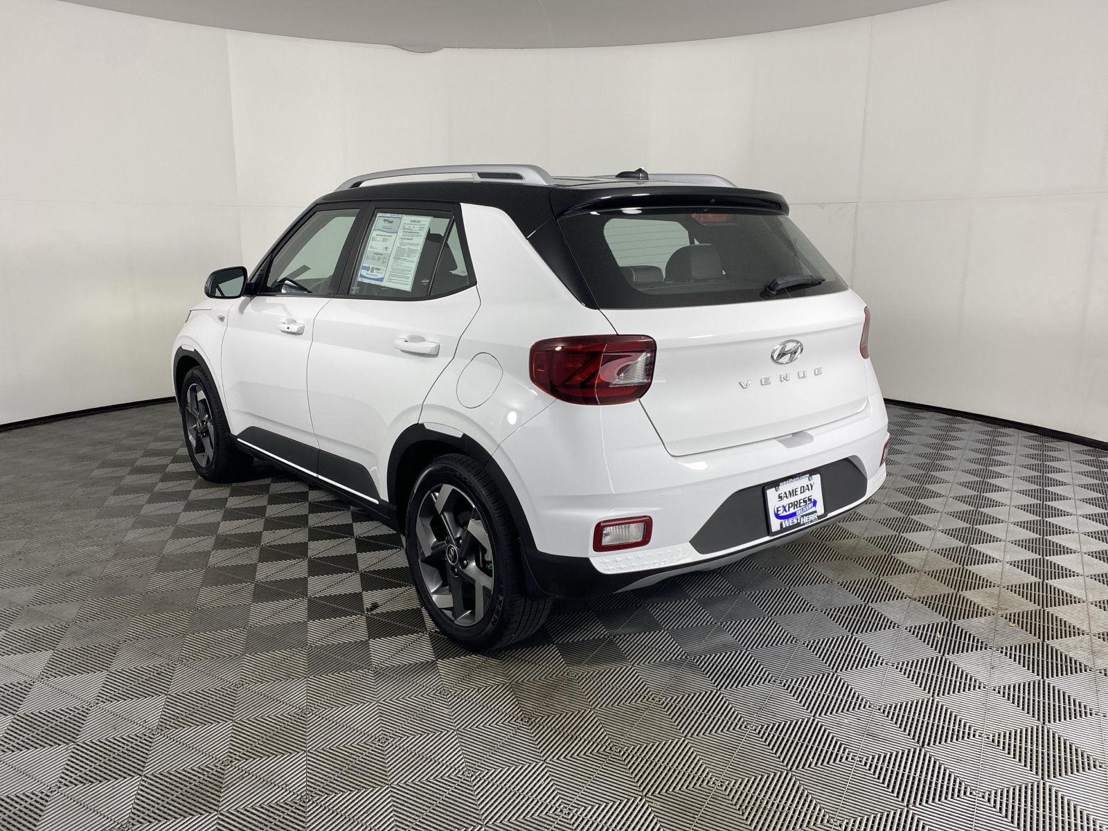 Used 2023 Lunar White Hyundai Limited image 5
