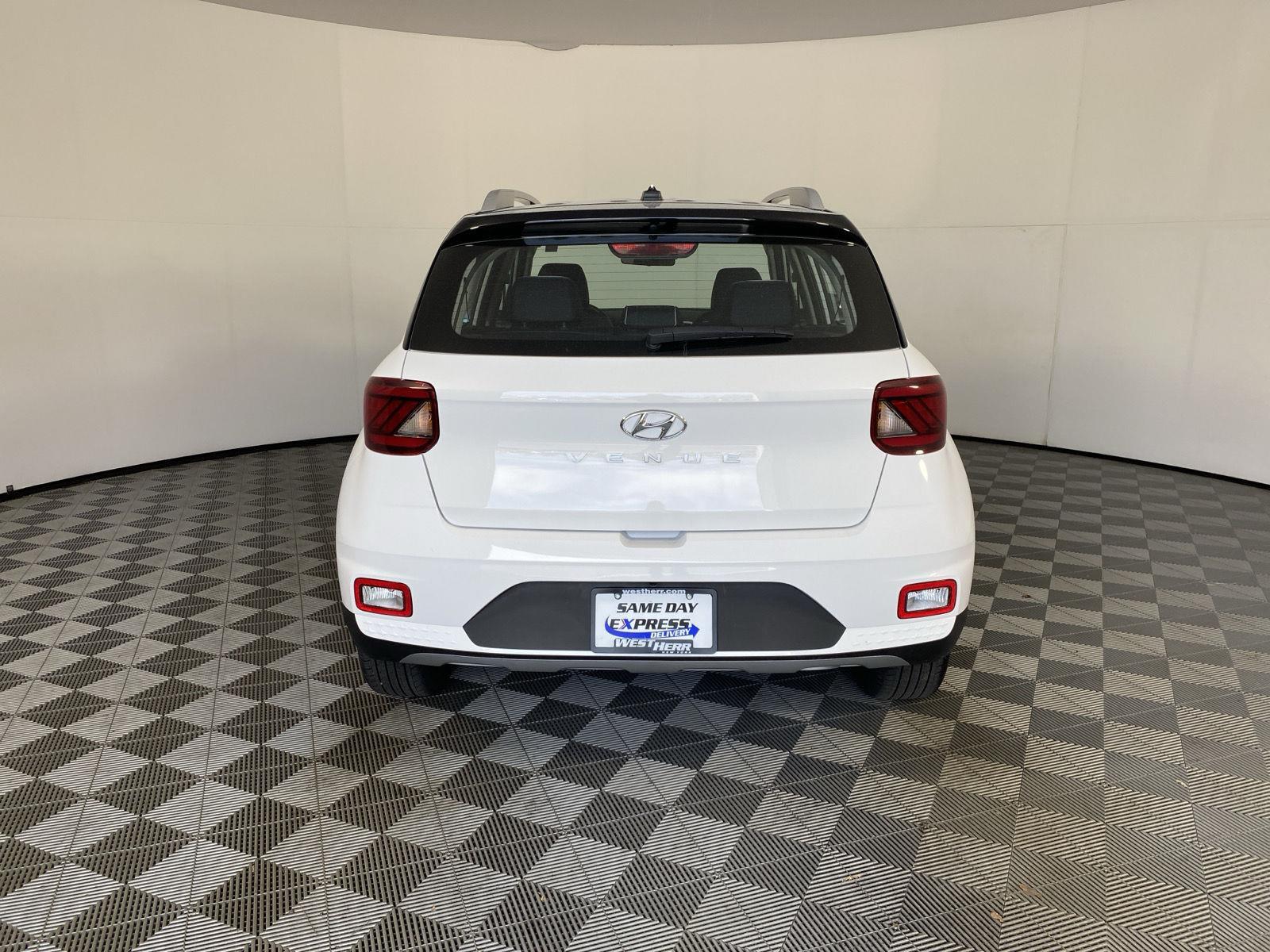 Used 2023 Lunar White Hyundai Limited image 6