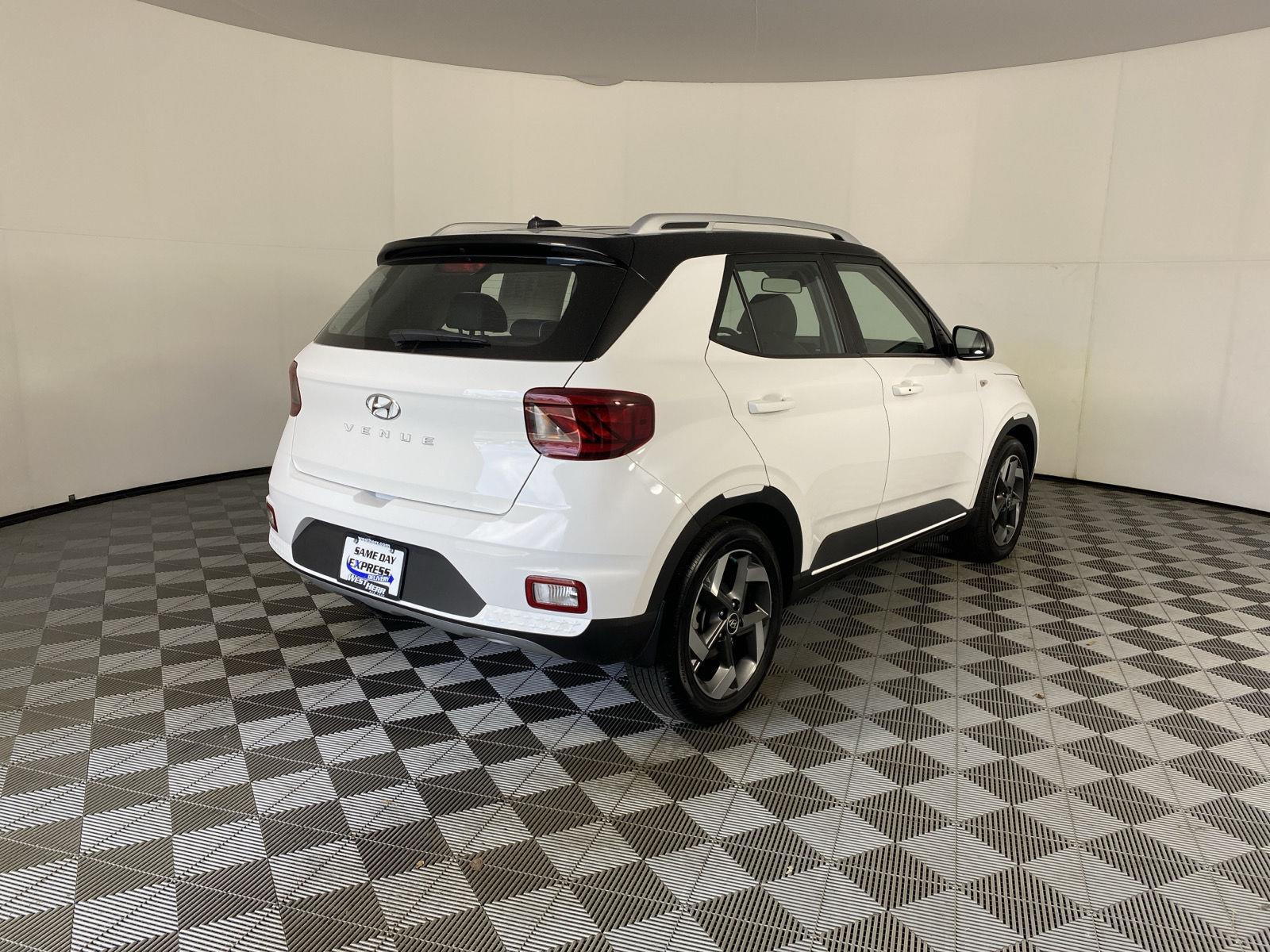 Used 2023 Lunar White Hyundai Limited image 8