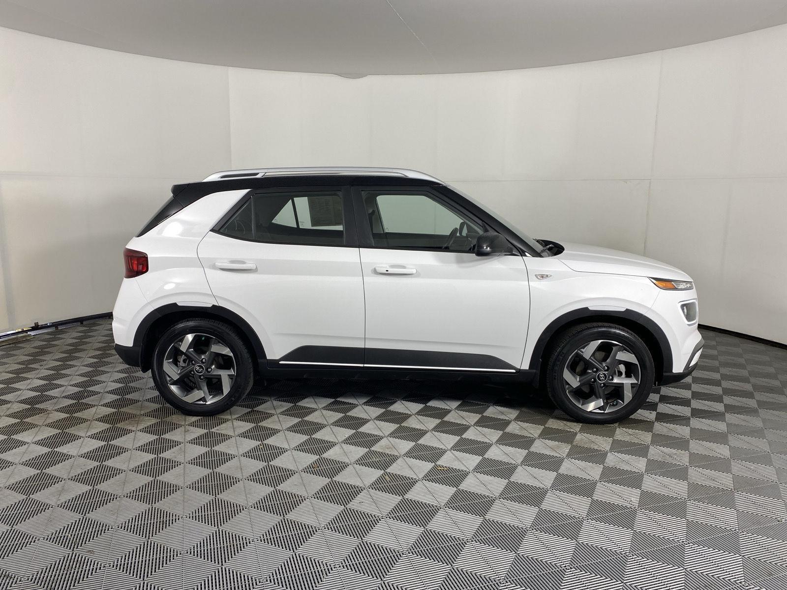 Used 2023 Lunar White Hyundai Limited image 9