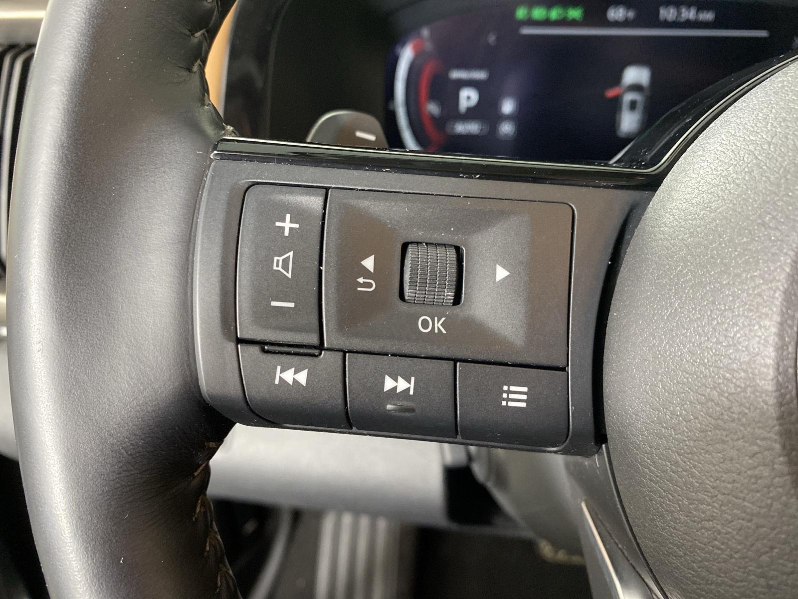 Used 2023 Obsidian Green Pearl Nissan Platinum image 16