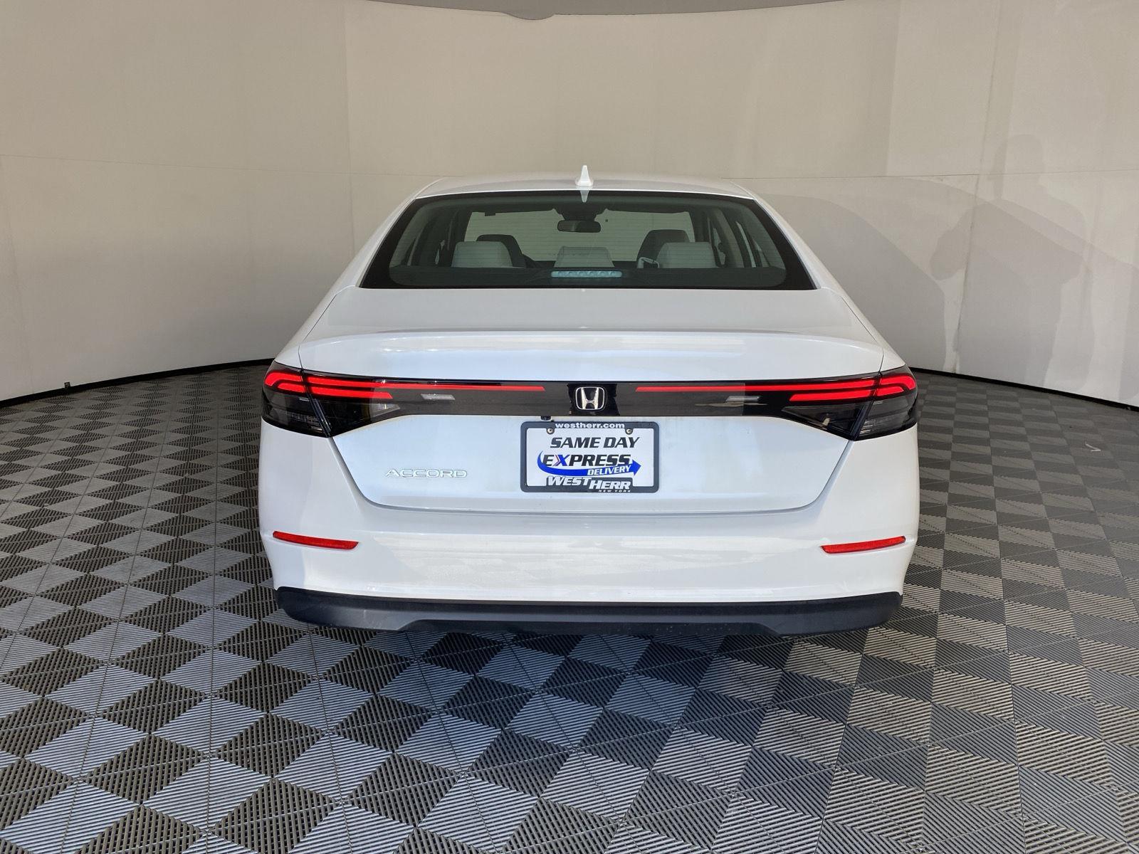 Used 2024 Platinum White Pearl Honda EX image 6
