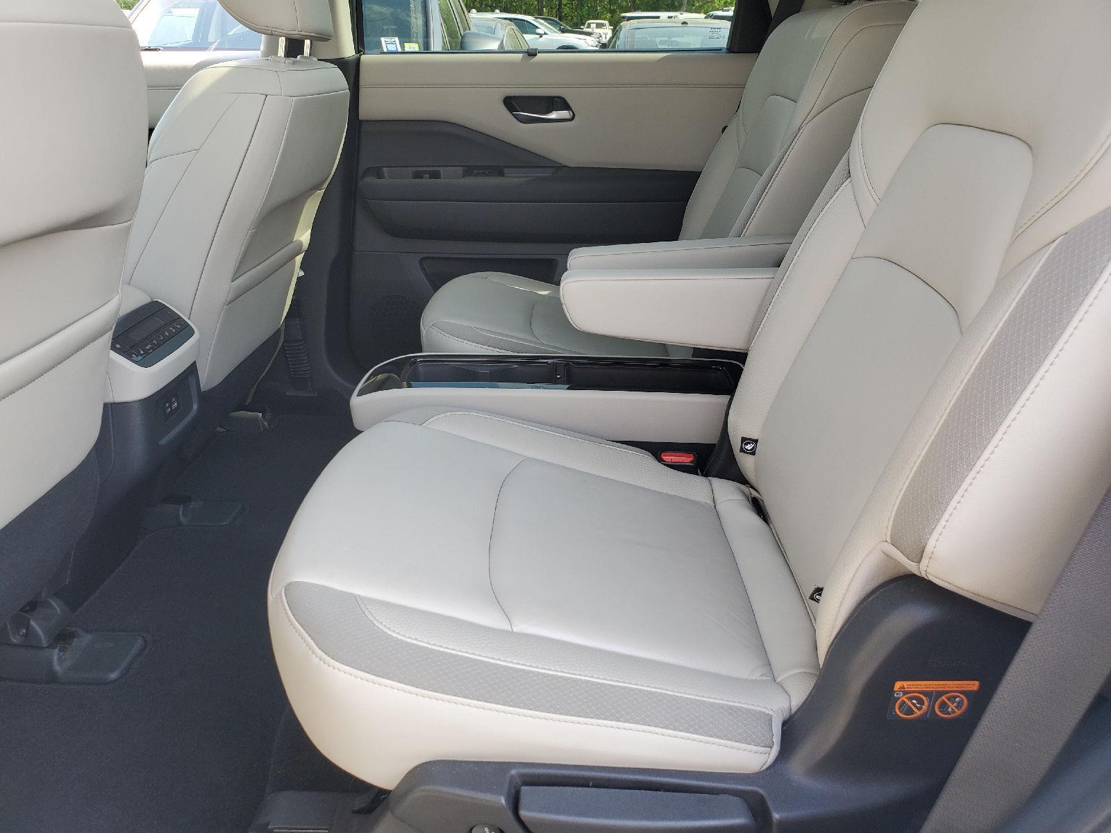 Used 2022 Pearl White Tricoat Nissan SL image 7