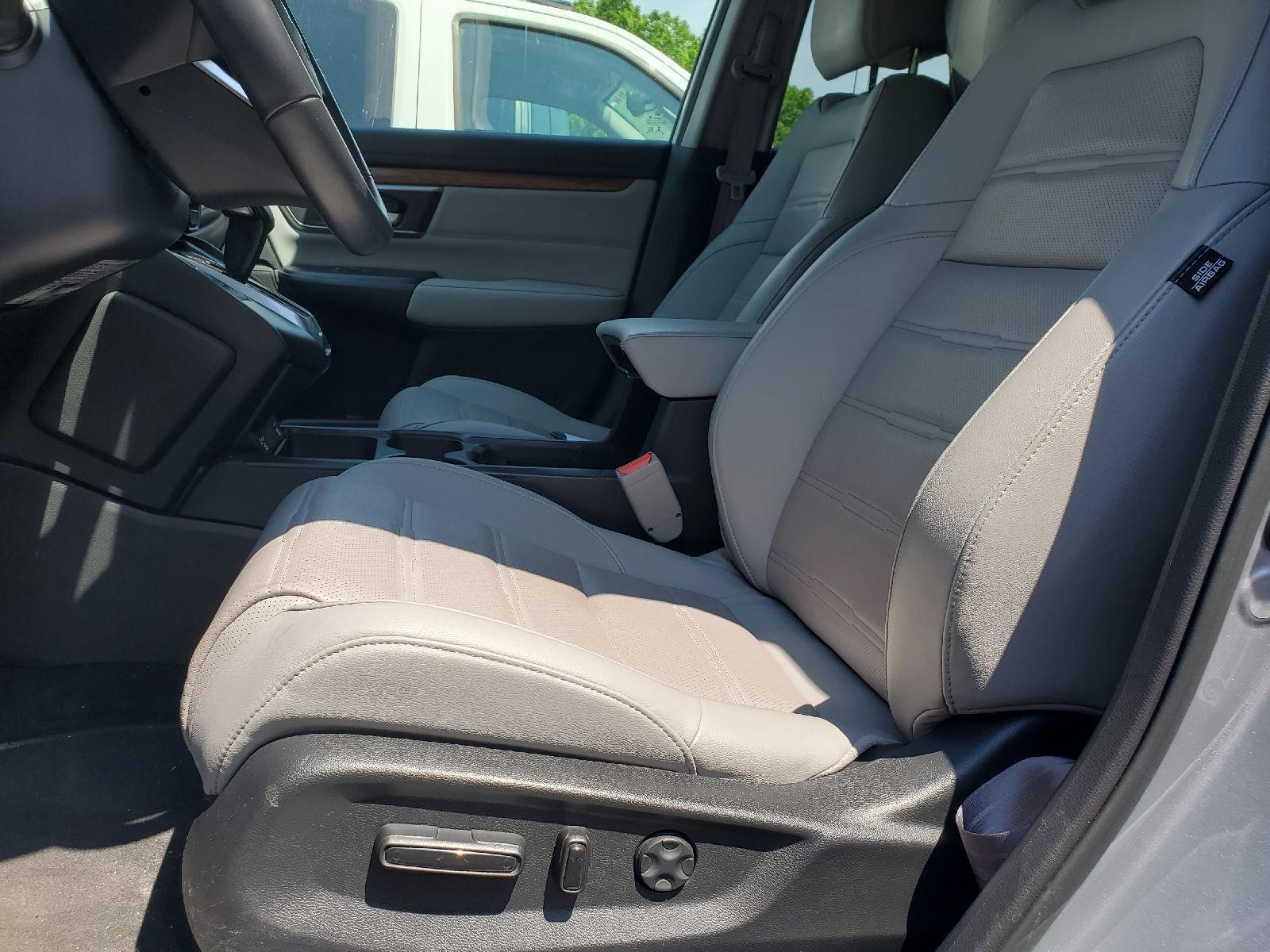 Used 2022 Lunar Silver Metallic Honda EX-L image 3