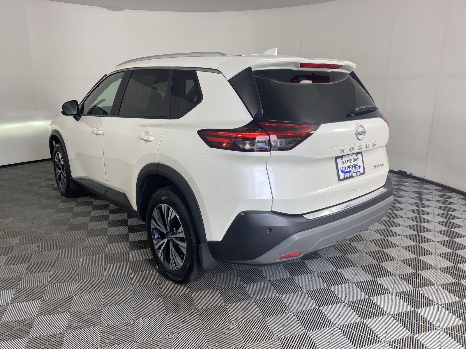 Used 2023 Pearl White Tricoat Nissan SV image 5