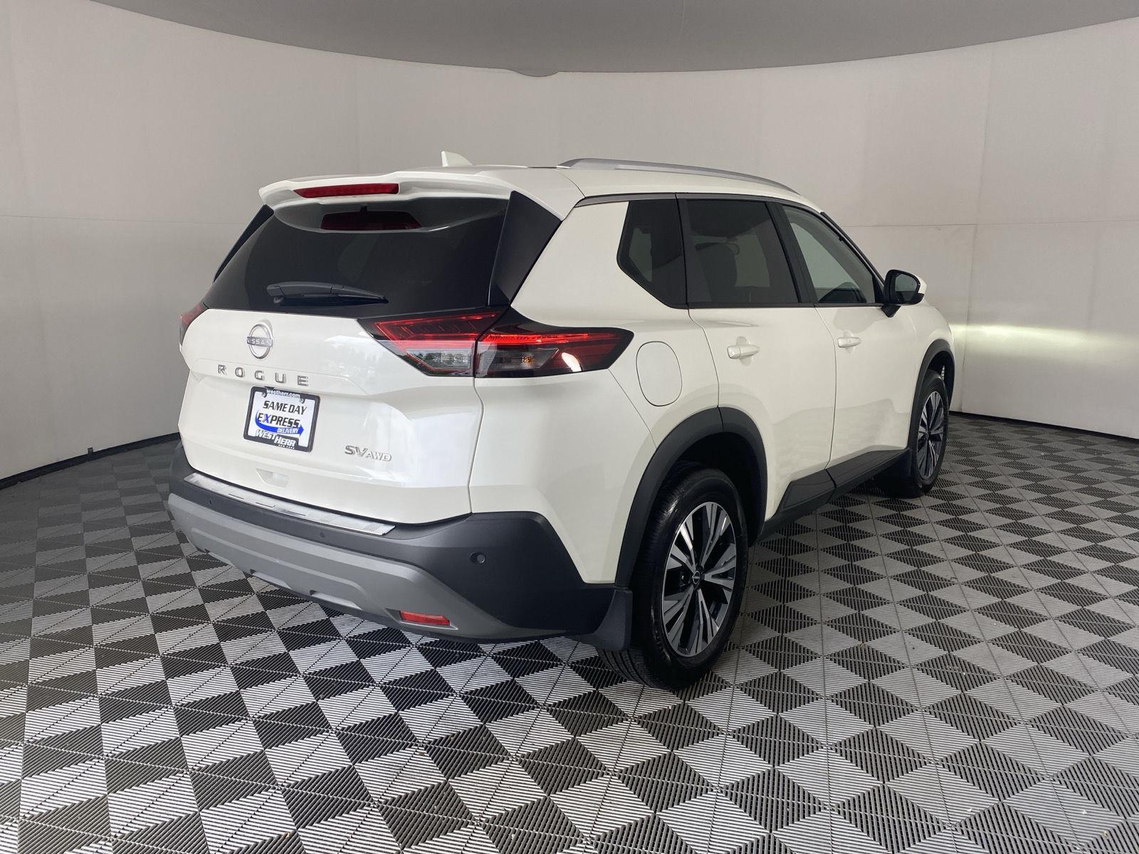 Used 2023 Pearl White Tricoat Nissan SV image 9