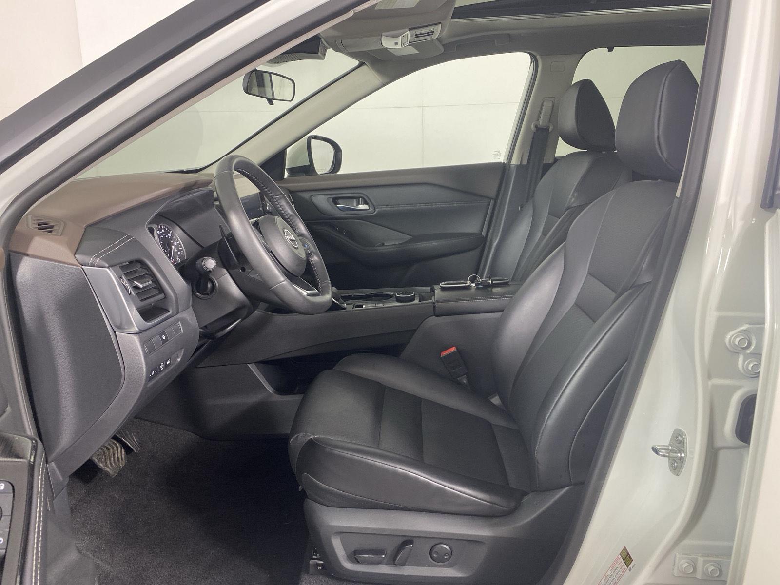 Used 2023 Pearl White Tricoat Nissan SV image 13
