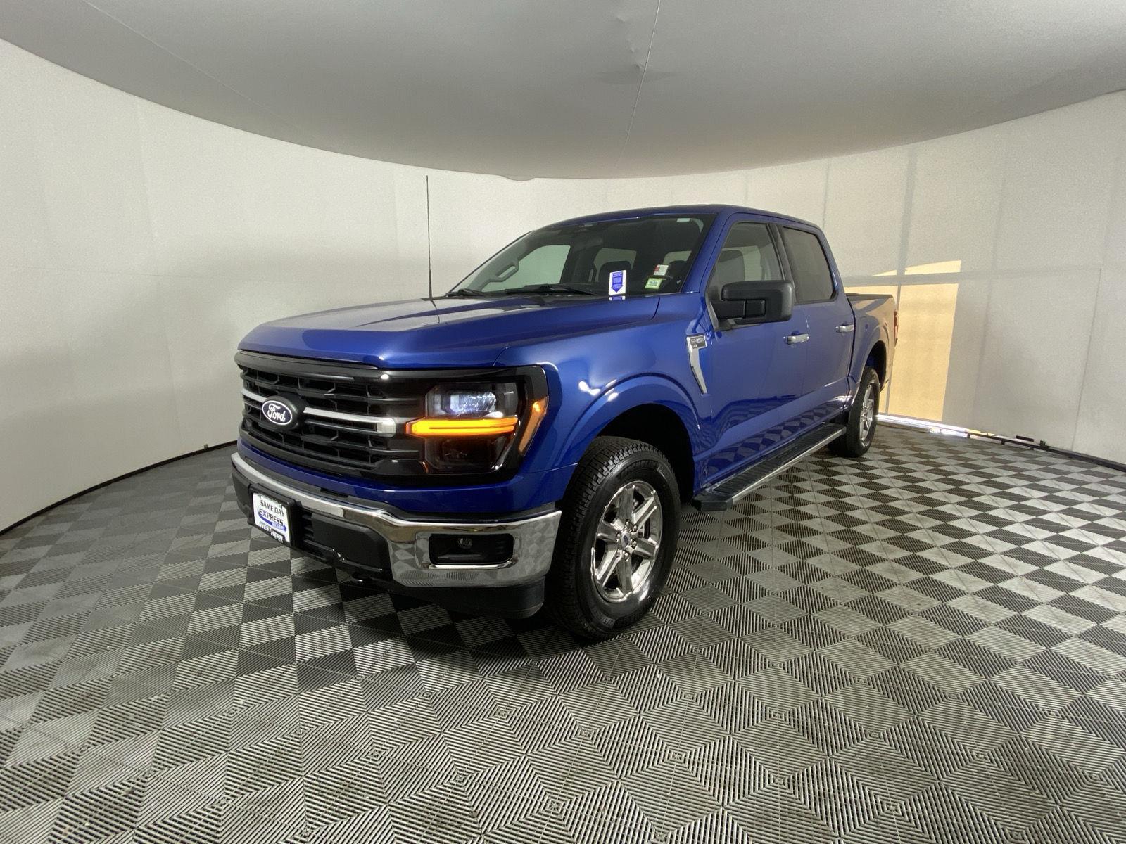 Used 2025 Atlas Blue Ford XLT image 3