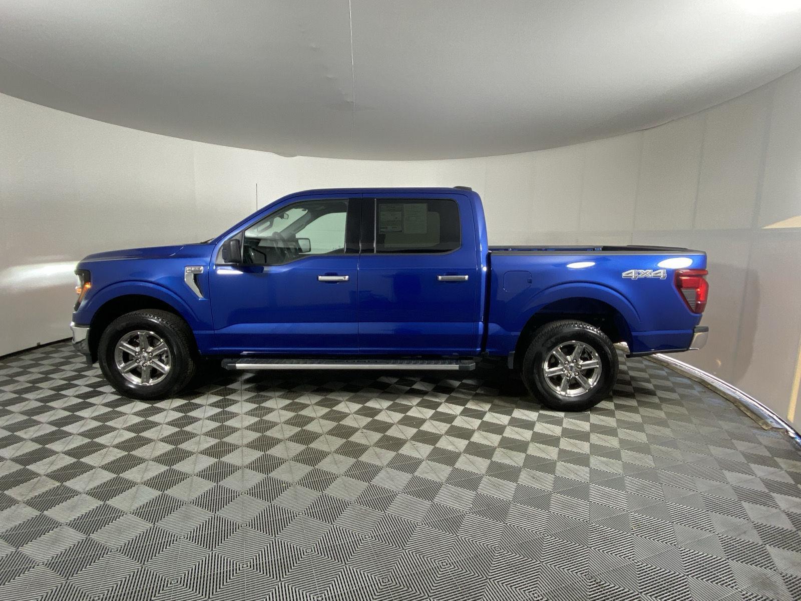 Used 2025 Atlas Blue Ford XLT image 4