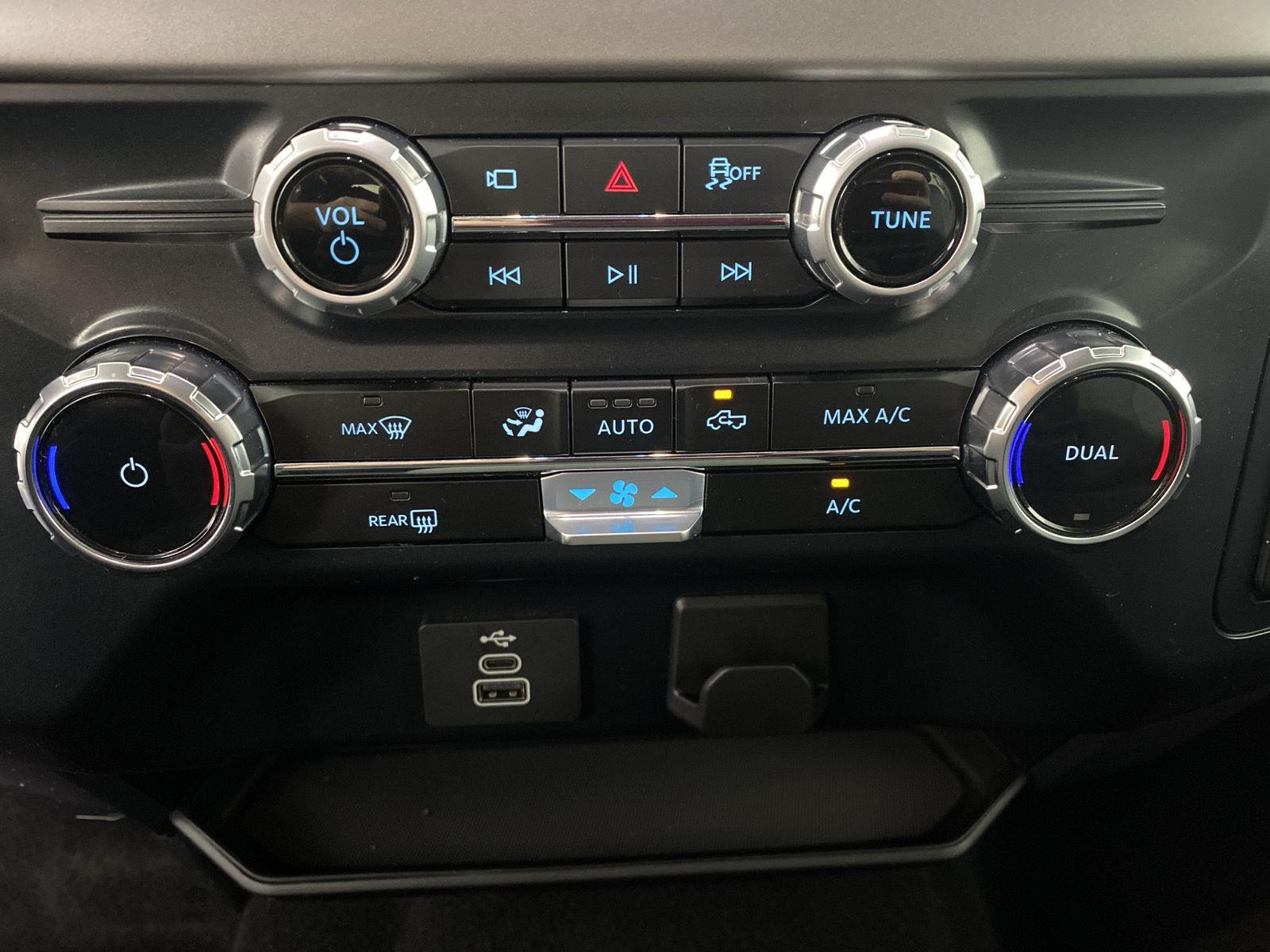 Used 2025 Atlas Blue Ford XLT image 18