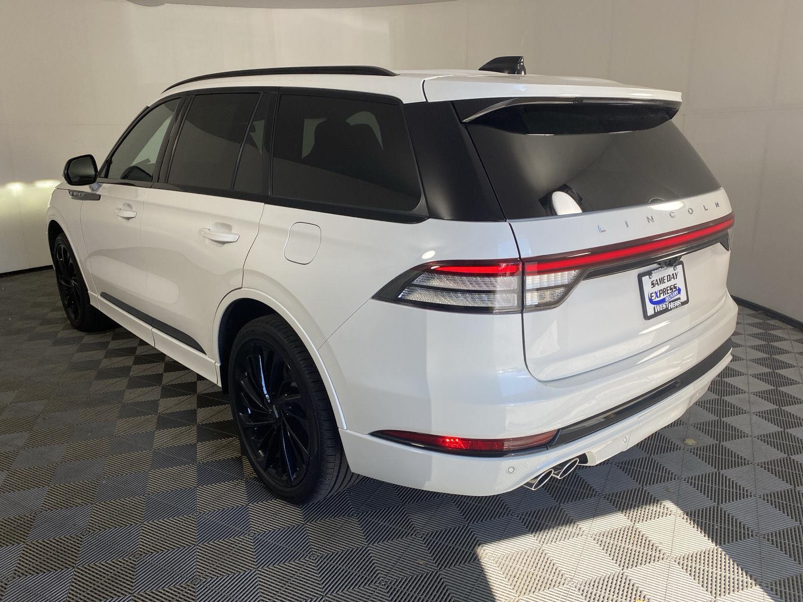 Used 2025 Pristine White Metallic Tri-Coat Lincoln Reserve image 5