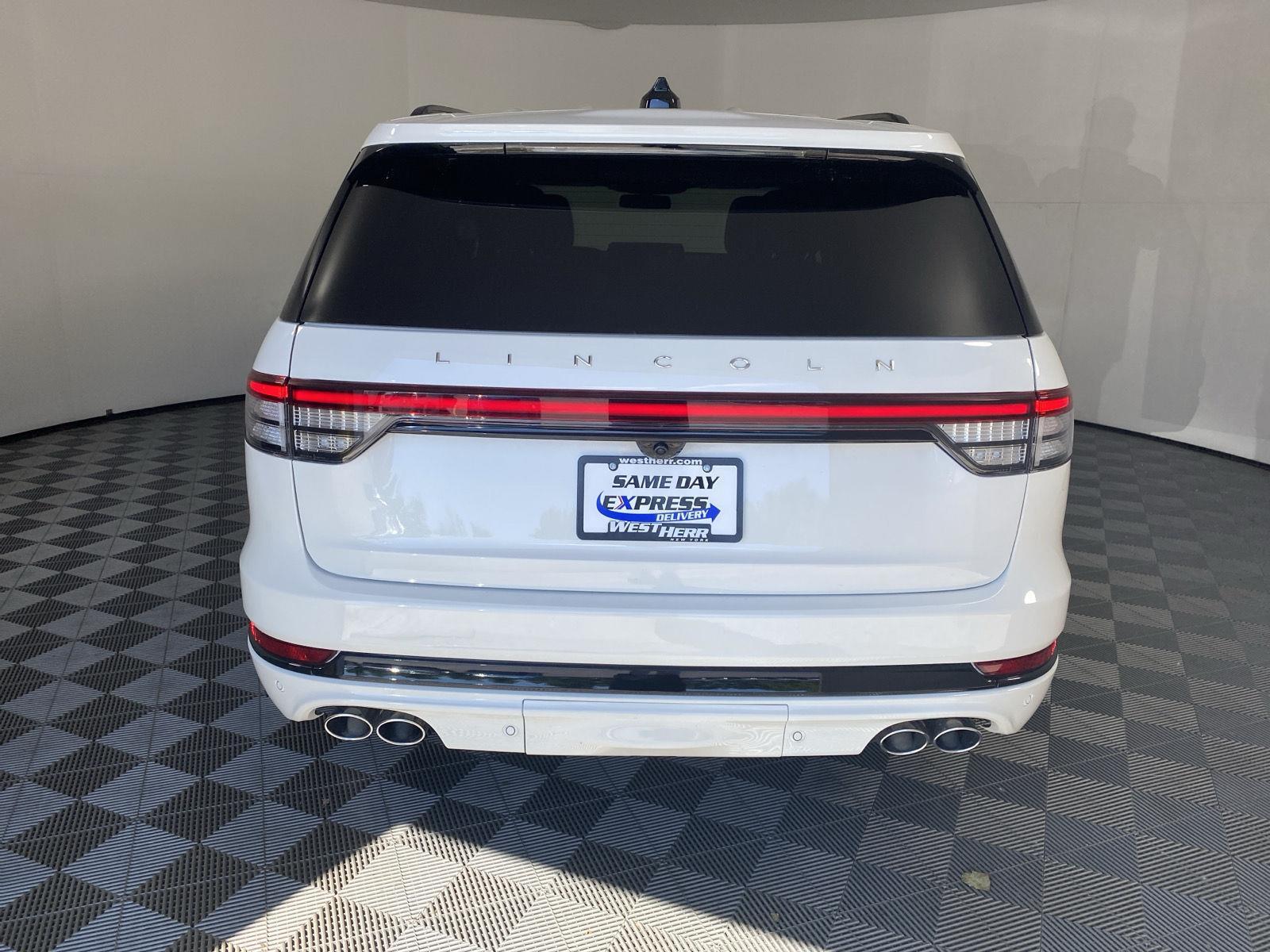 Used 2025 Pristine White Metallic Tri-Coat Lincoln Reserve image 6