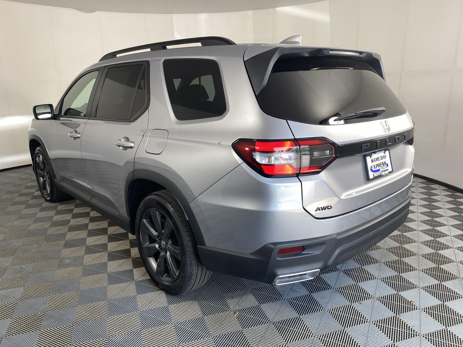 Used 2025 Lunar Silver Metallic Honda Sport image 5