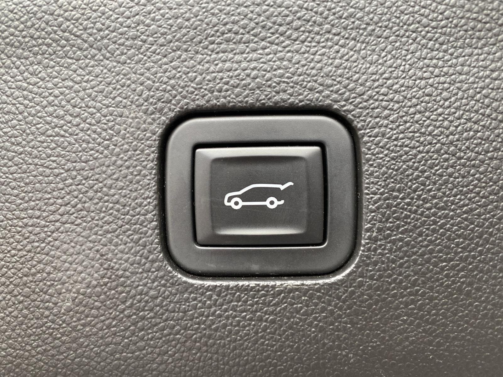 Used 2018 Black Cherry Metallic Buick Essence image 8