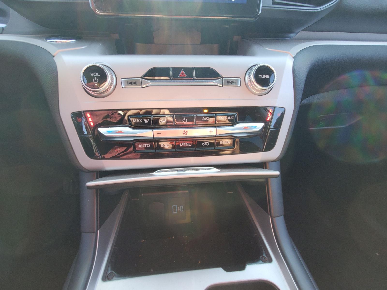 Used 2024 Agate Black Ford XLT image 16