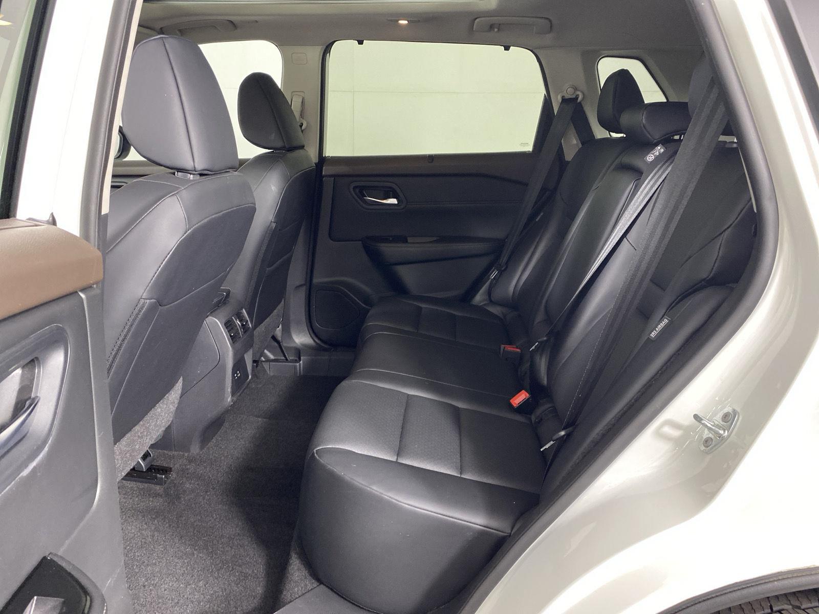Certified Used 2023 Pearl White Tricoat Nissan SV image 24