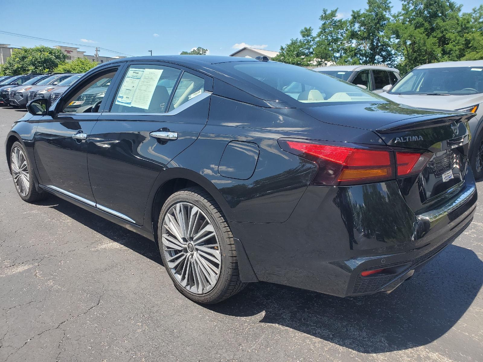 Used 2023 Super Black Nissan 2.5 SL image 3