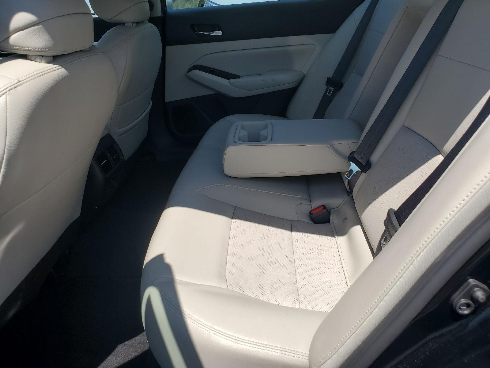 Used 2023 Super Black Nissan 2.5 SL image 5