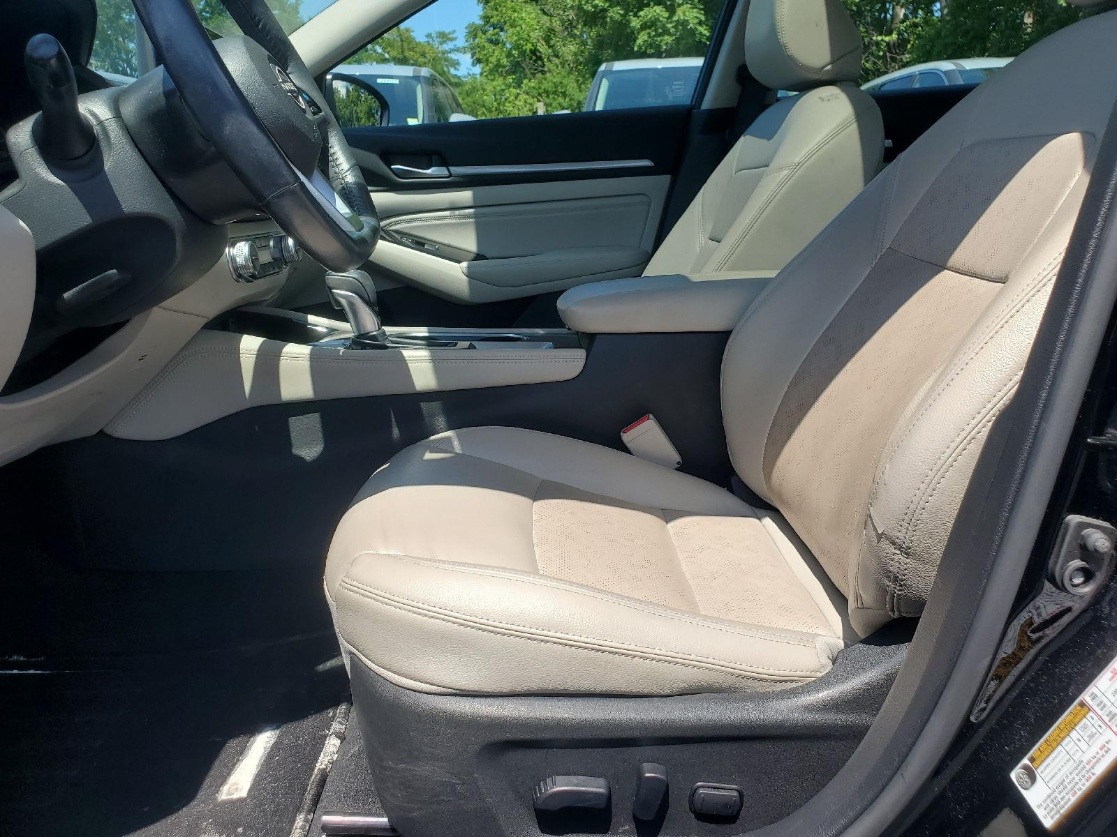 Used 2023 Super Black Nissan 2.5 SL image 6