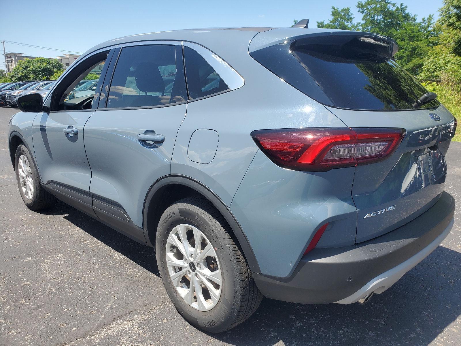 Used 2023 Vapor Blue Ford Active image 3