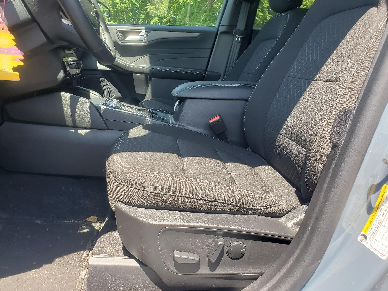 Used 2023 Vapor Blue Ford Active image 7