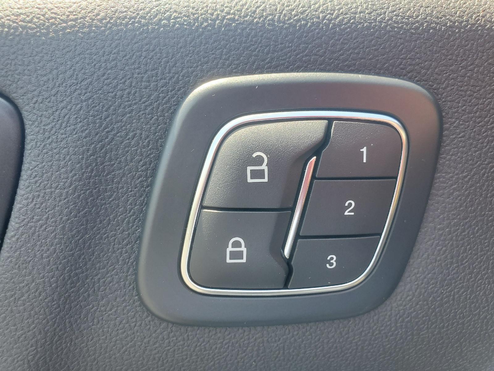 Used 2023 Vapor Blue Ford Active image 8