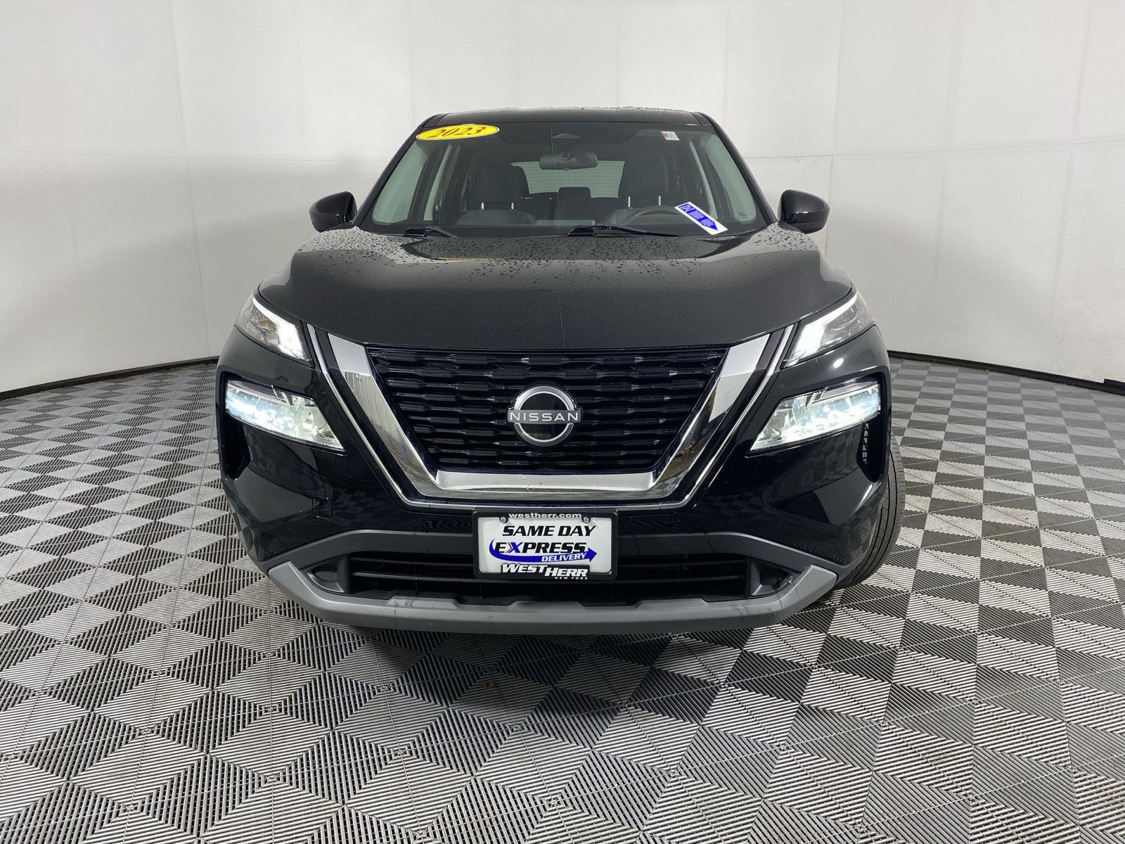 Used 2023 Super Black Nissan SV image 2