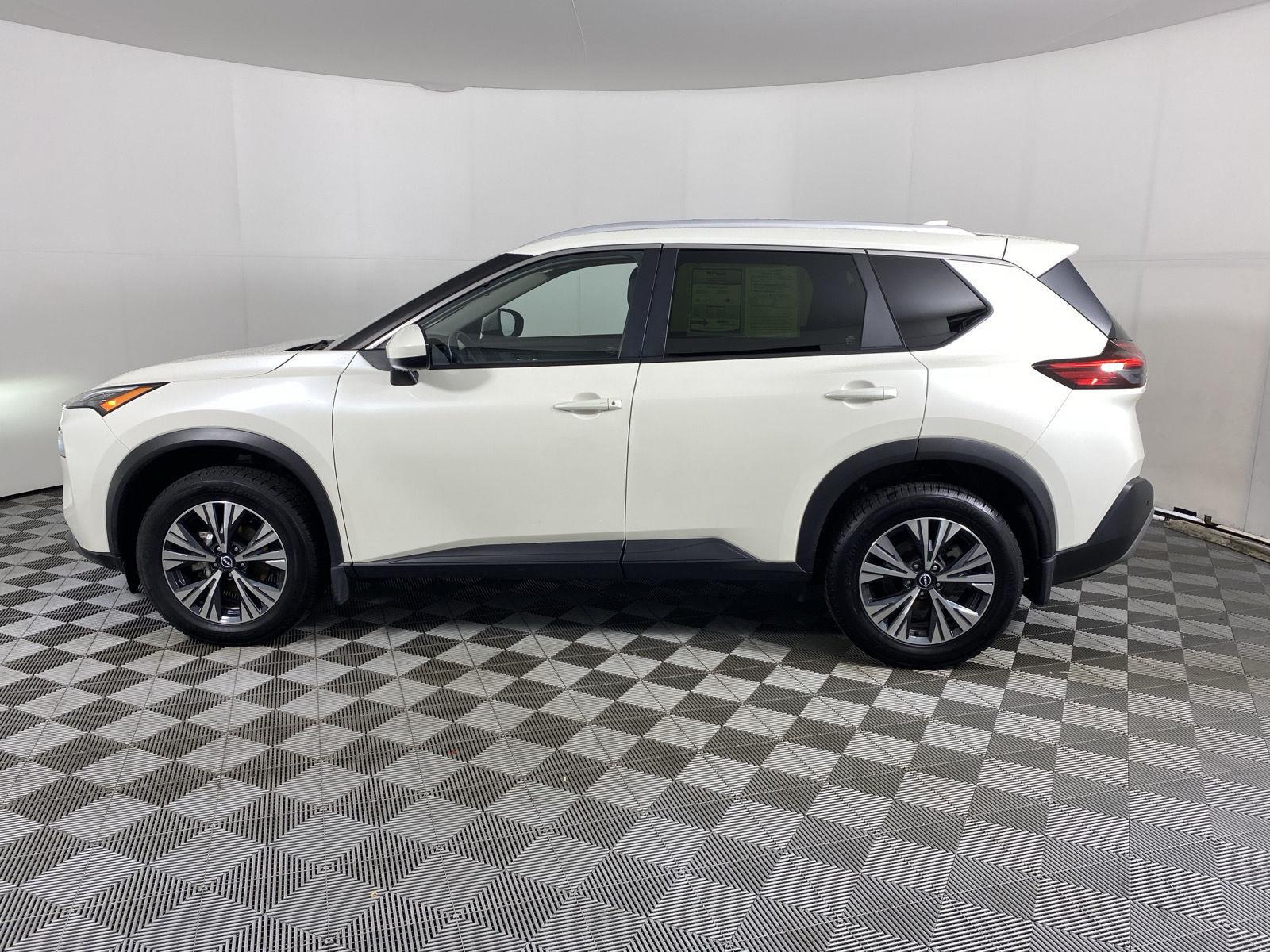 Certified Used 2023 Pearl White Tricoat Nissan SV image 4