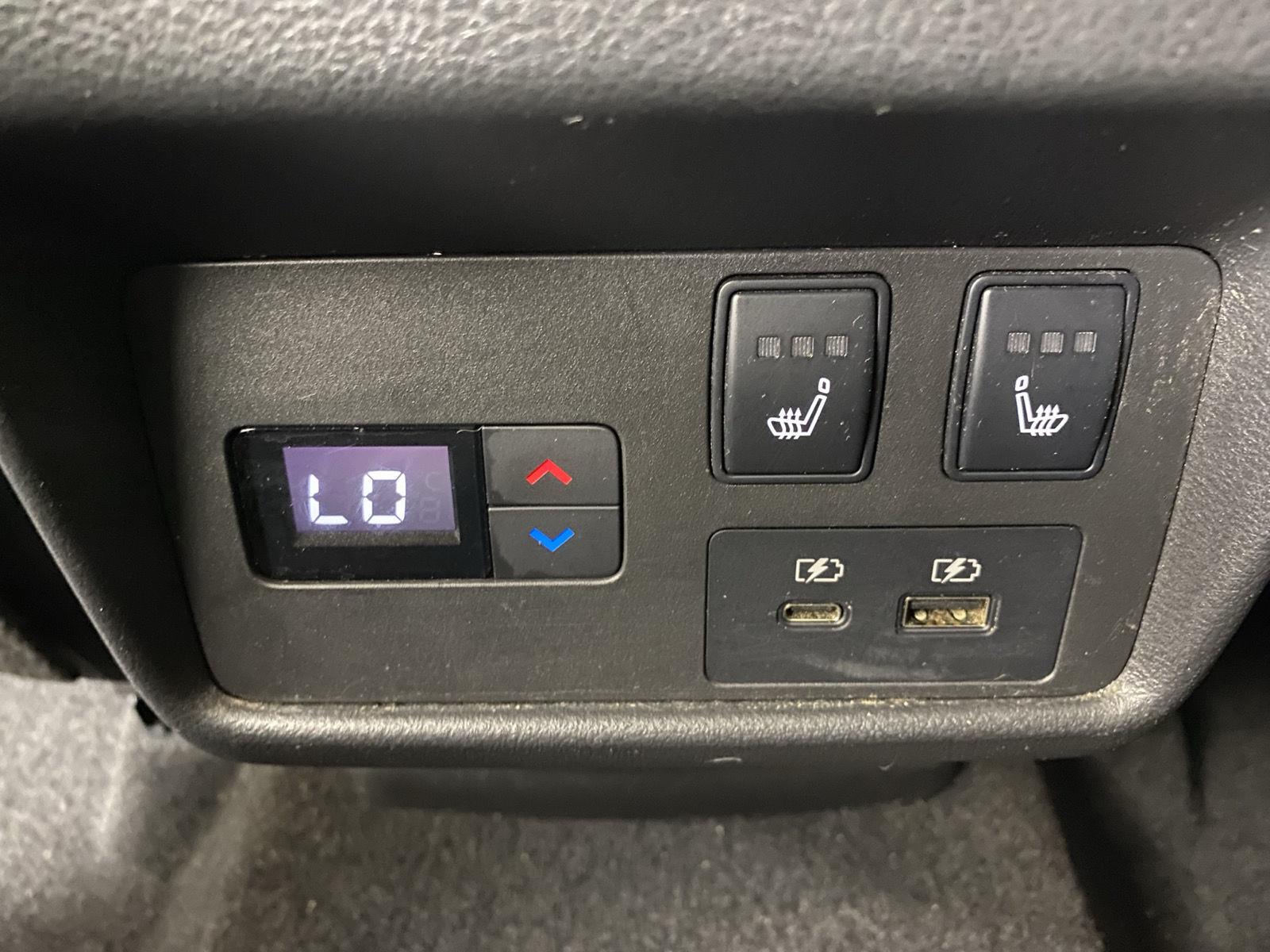 Used 2021 Champagne Silver Metallic Nissan Platinum image 27
