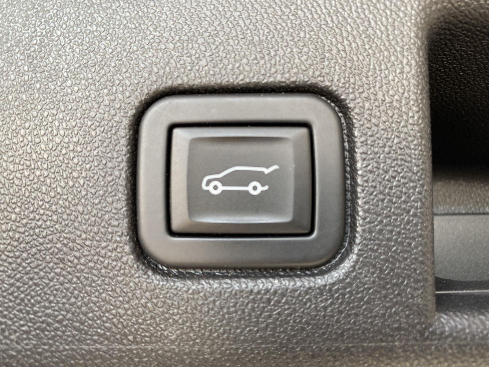 Used 2024 Lakeshore Blue Metallic Chevrolet LT image 8