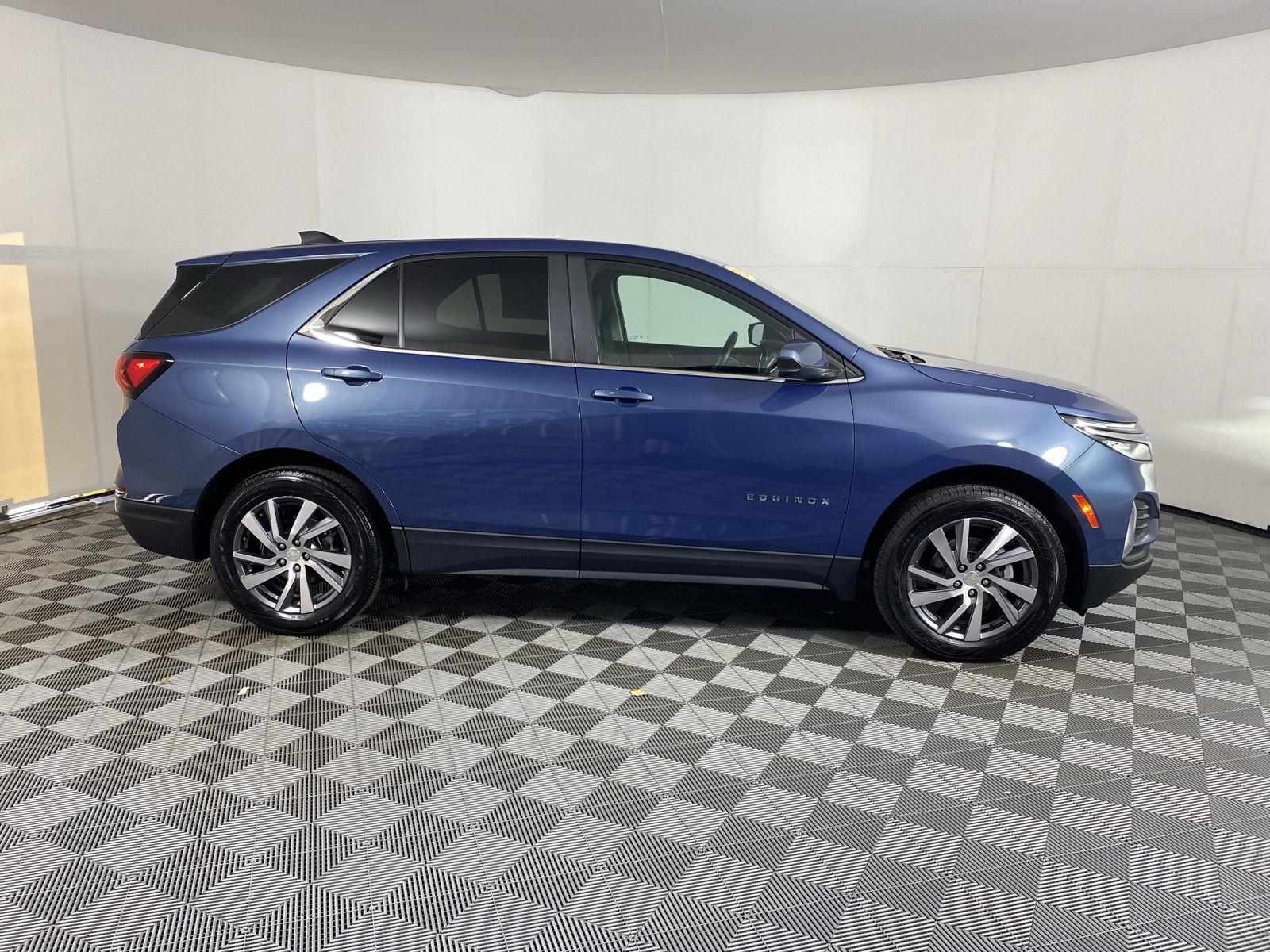Used 2024 Lakeshore Blue Metallic Chevrolet LT image 10
