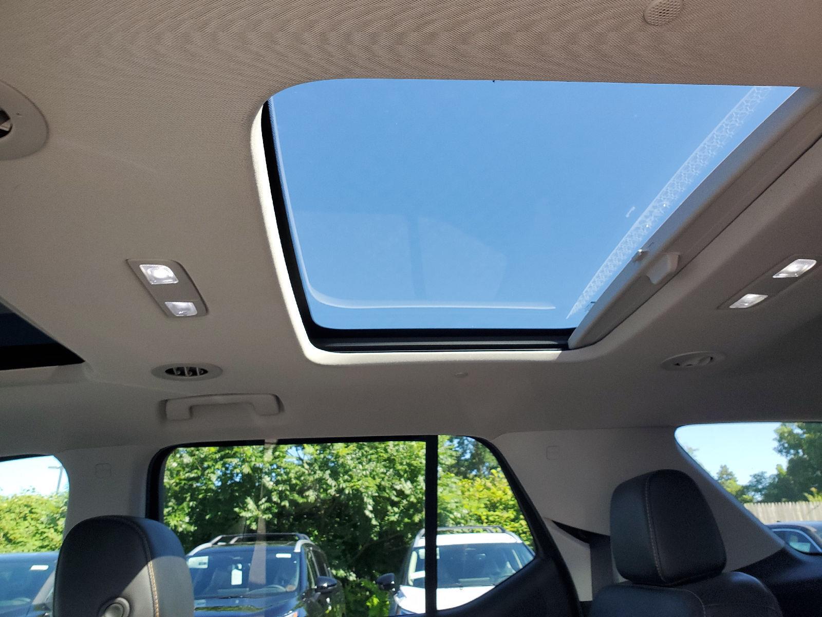 Used 2019 Silver Ice Metallic Chevrolet Premier image 9