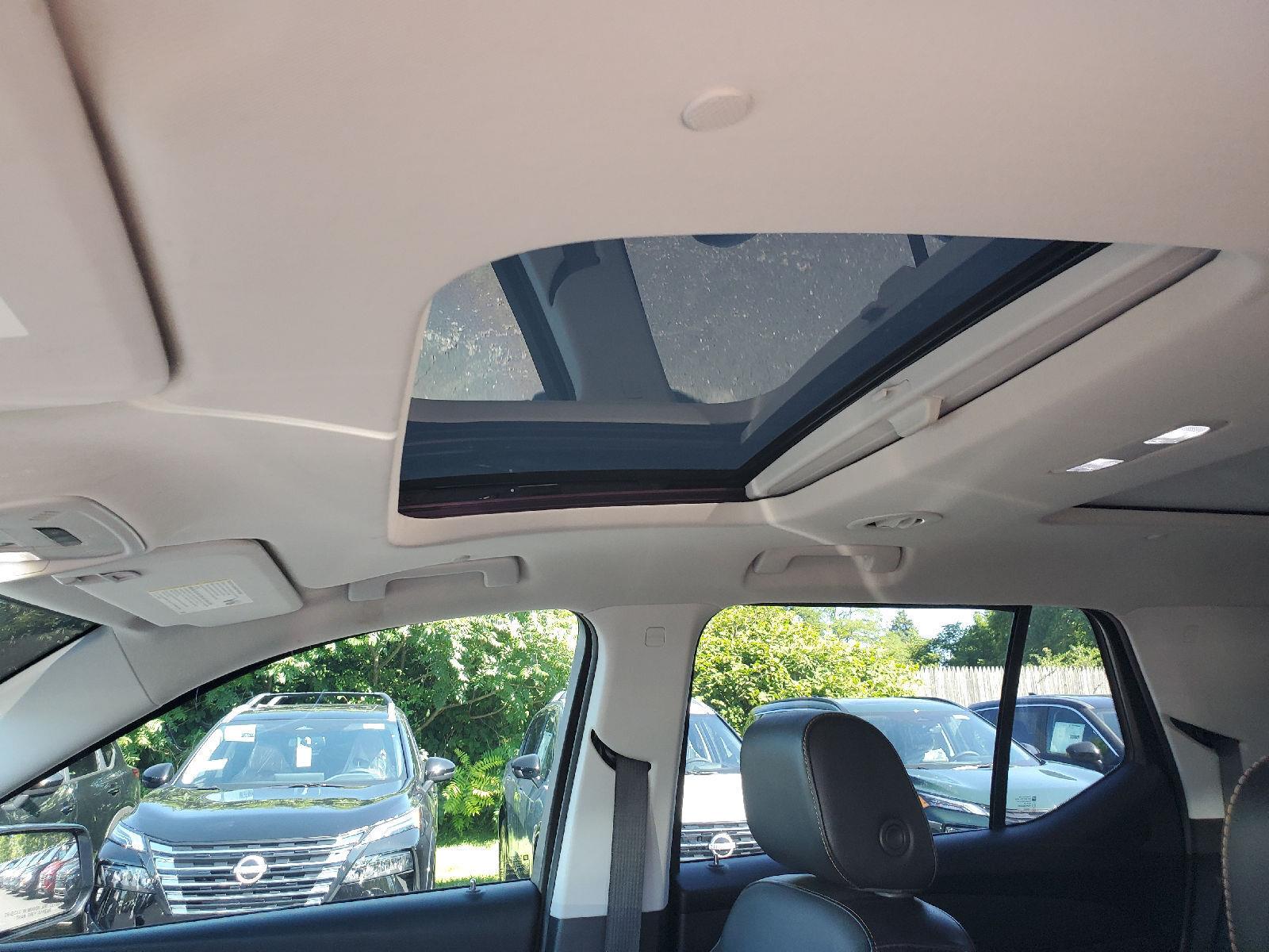 Used 2019 Silver Ice Metallic Chevrolet Premier image 12